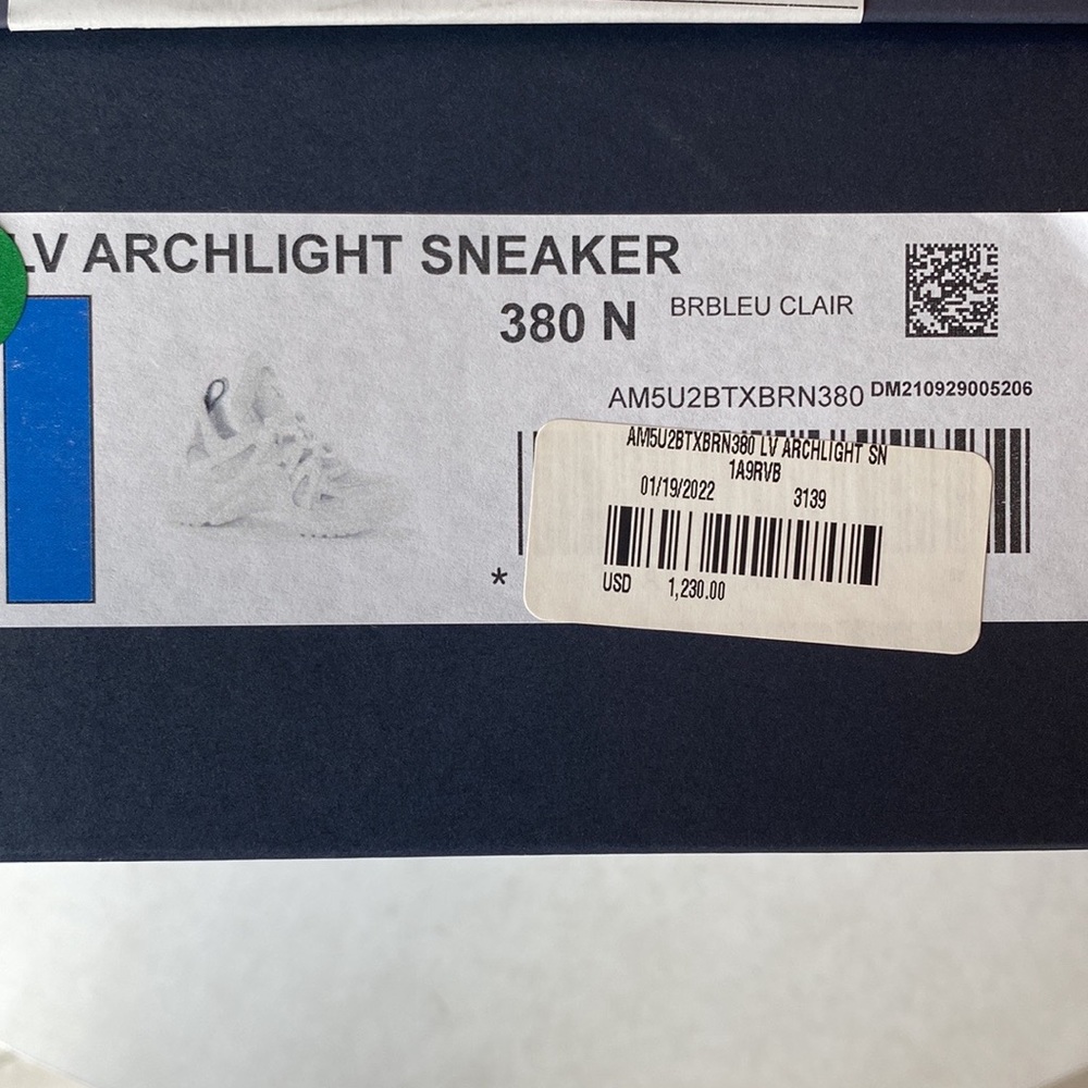 LOUIS VUITTON ARCLIGHT SNEAKER - Picture 10 of 10
